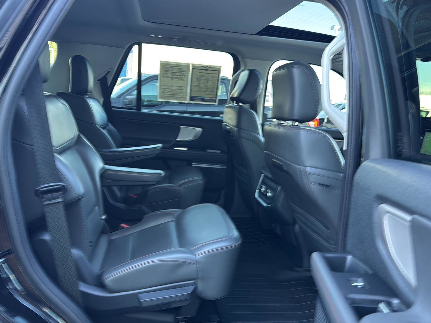 Certified 2025 Ford Expedition Active image 11