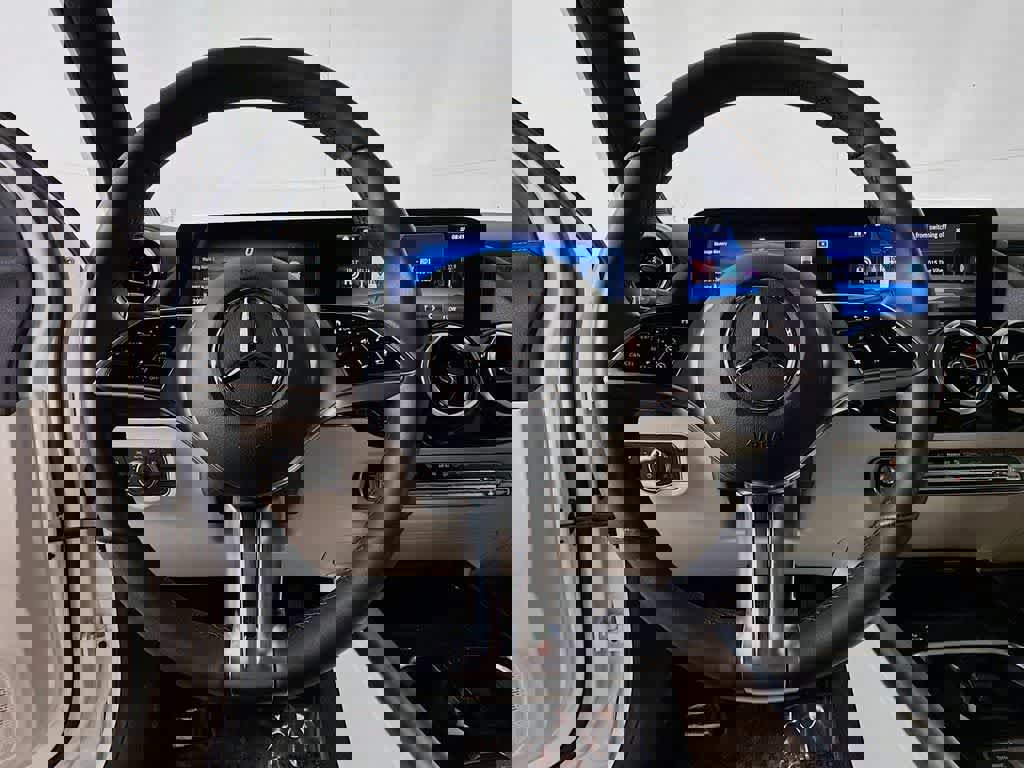 Used 2025 Mercedes-Benz GLA 250 4MATIC image 19