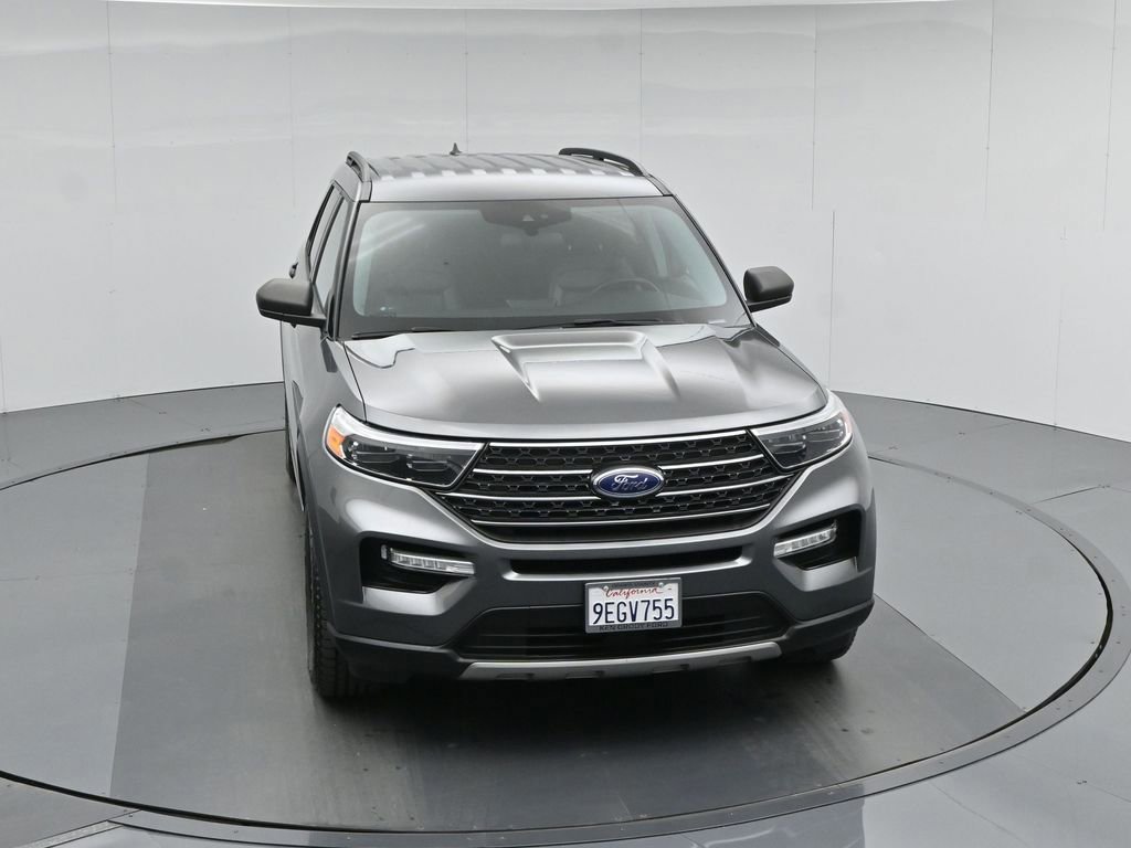 Certified 2022 Ford Explorer XLT w/ Equipment Group 202A image 4