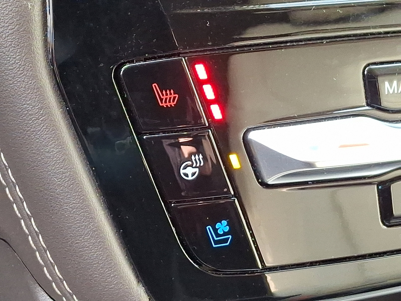 Certified 2022 Ford Explorer Platinum w/ Equipment Group 601A image 25