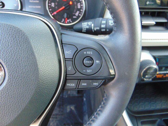 Used 2022 Toyota RAV4 XLE Premium AWD/4WD image 16