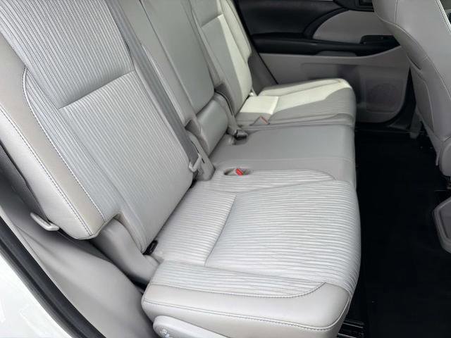 Used 2019 Toyota Highlander Plus FWD image 23
