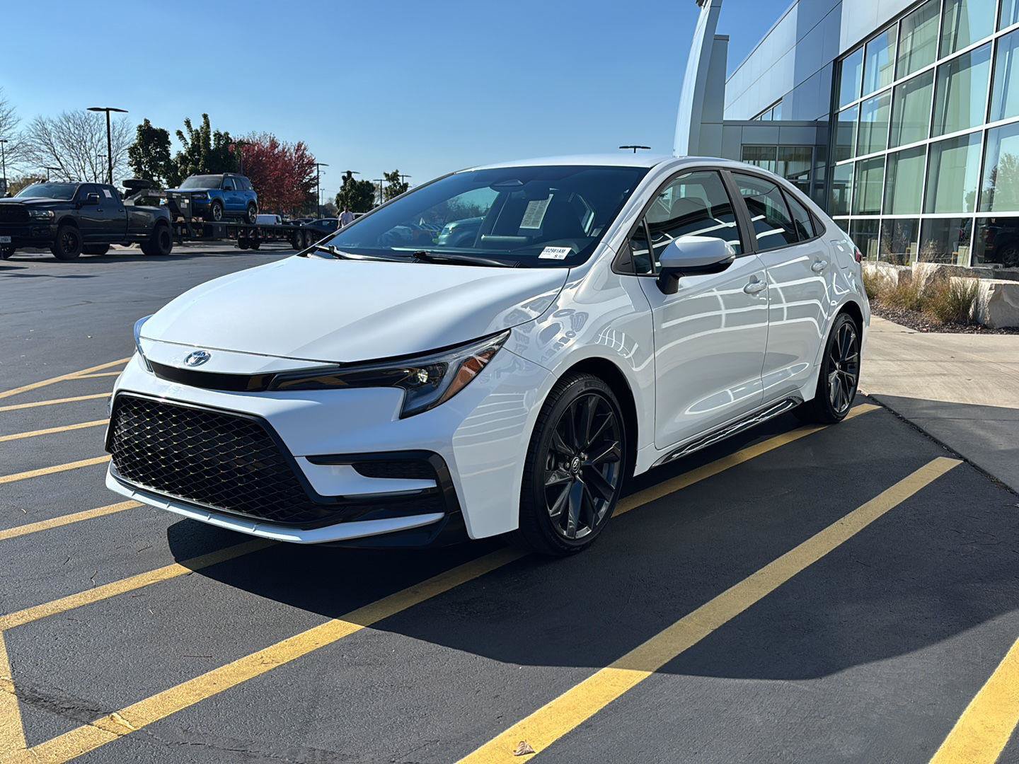 Used 2026 Toyota Corolla SE FWD image 3