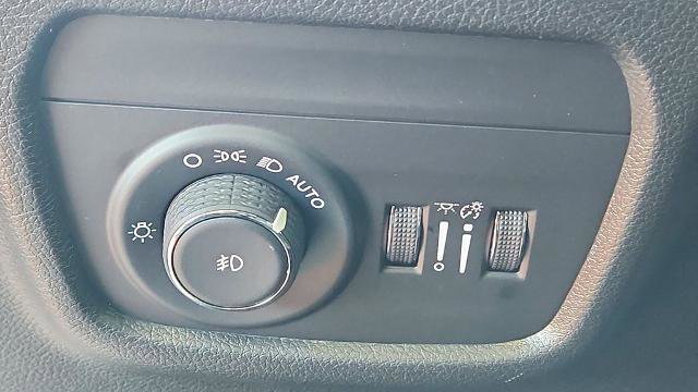 Used 2025 Jeep Grand Cherokee Limited image 10