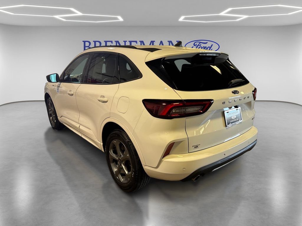 Certified 2023 Ford Escape ST-Line w/ Tech Pack #1 AWD/4WD image 9