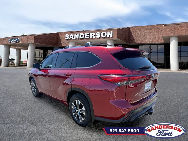 Used 2021 Toyota Highlander XLE AWD/4WD image 5