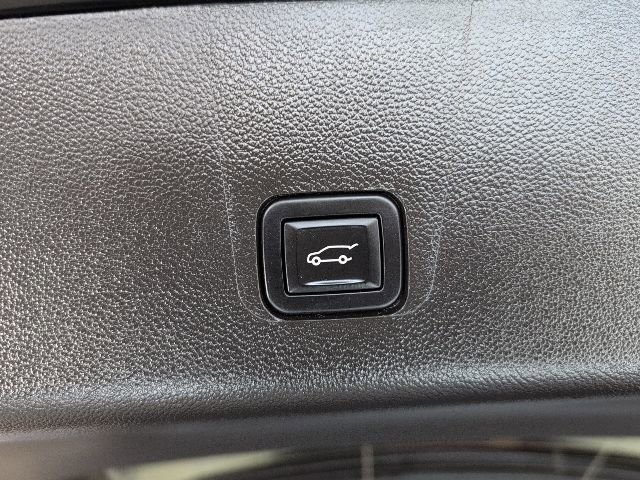 Used 2023 Chevrolet Traverse LT w/ LPO, Floor Liner Package image 36