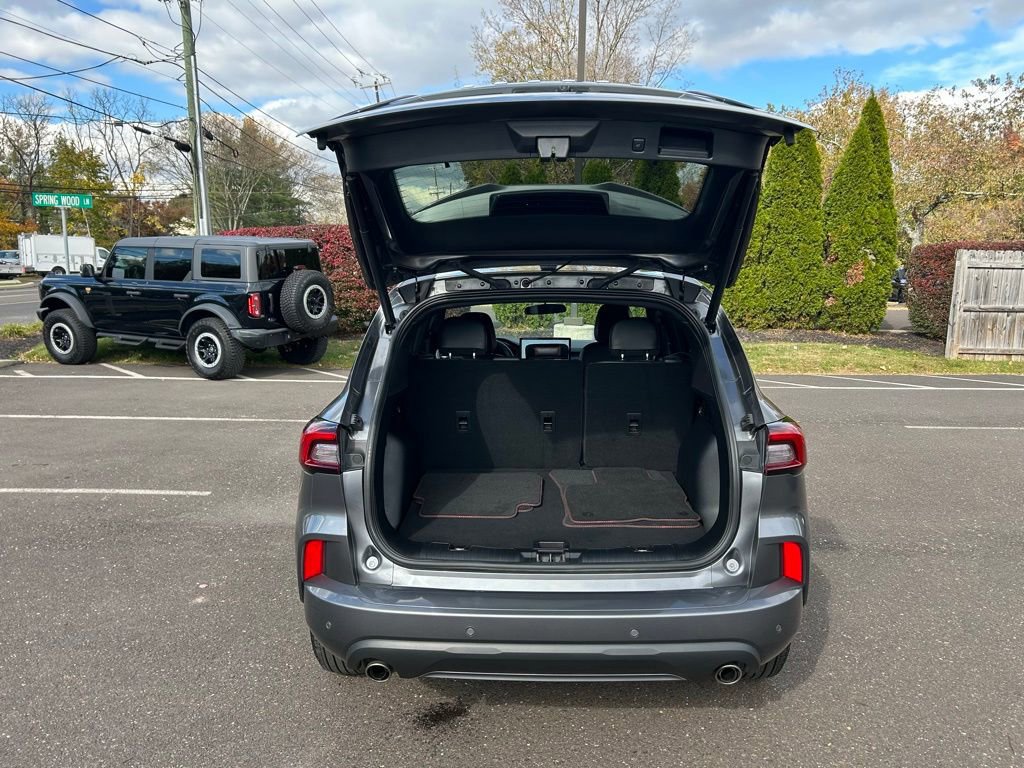 Certified 2023 Ford Escape ST-Line w/ Tech Pack #1 image 9