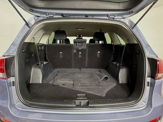 Used 2020 Kia Sorento LX image 23