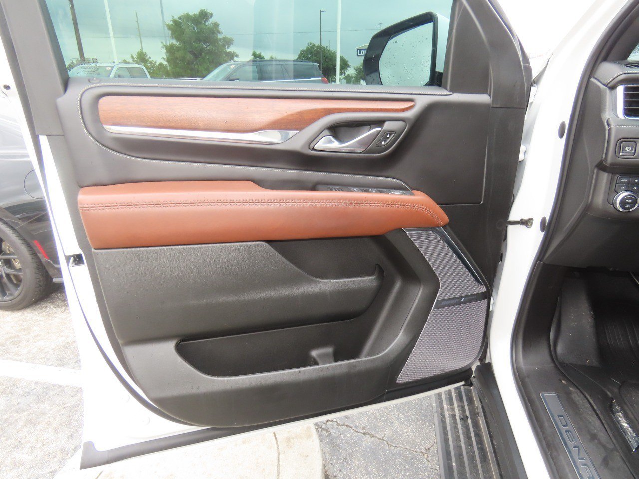 Used 2023 GMC Yukon XL Denali Ultimate w/ LPO, Floor Liner Package AWD/4WD image 23