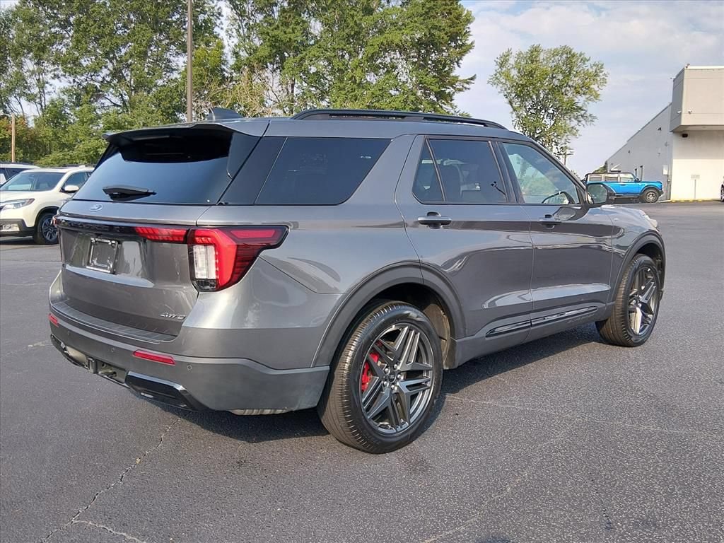 Certified 2025 Ford Explorer ST-Line w/ ST-Line Street Pack AWD/4WD image 4