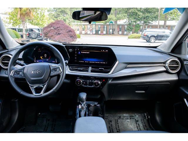 Used 2025 Chevrolet Trax ACTIV FWD image 12