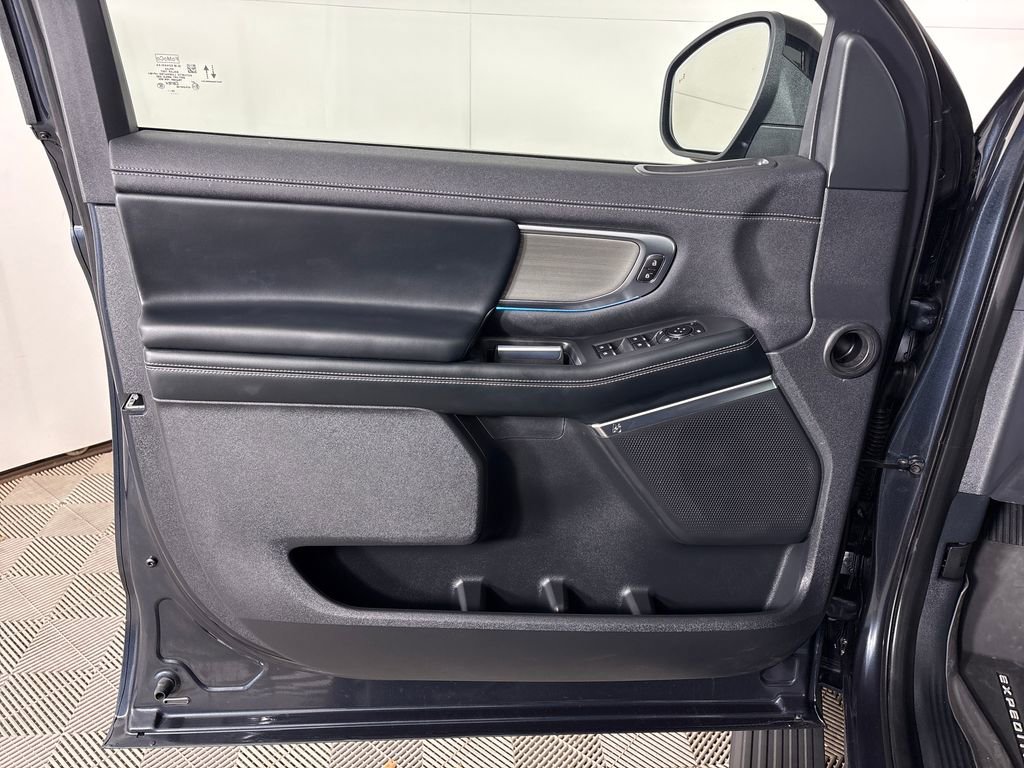 Certified 2025 Ford Expedition Platinum image 16