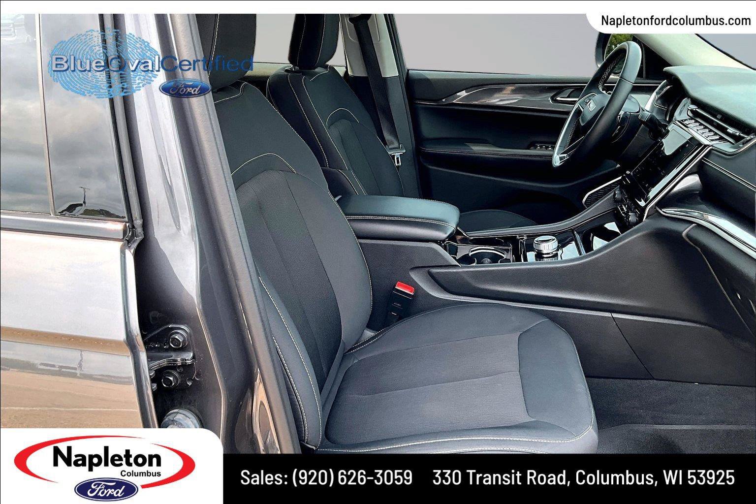 Used 2022 Jeep Grand Cherokee Laredo w/ Luxury Tech Group I AWD/4WD image 8