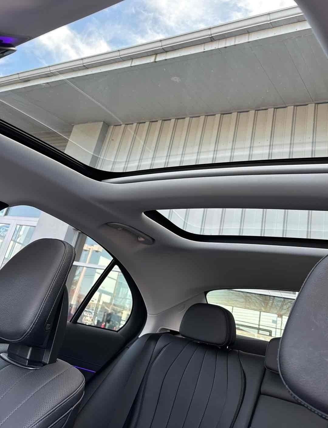 Used 2025 Mercedes-Benz E 350 4MATIC Sedan image 10