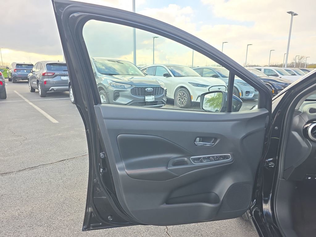 Used 2024 Nissan Versa SR w/ Trunk Package image 12