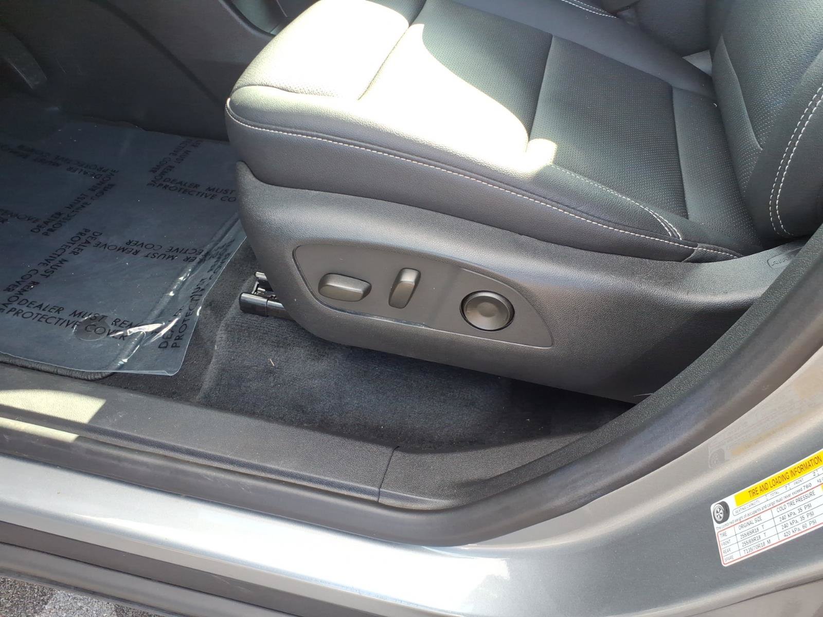 Used 2026 Chevrolet Traverse LT FWD image 11