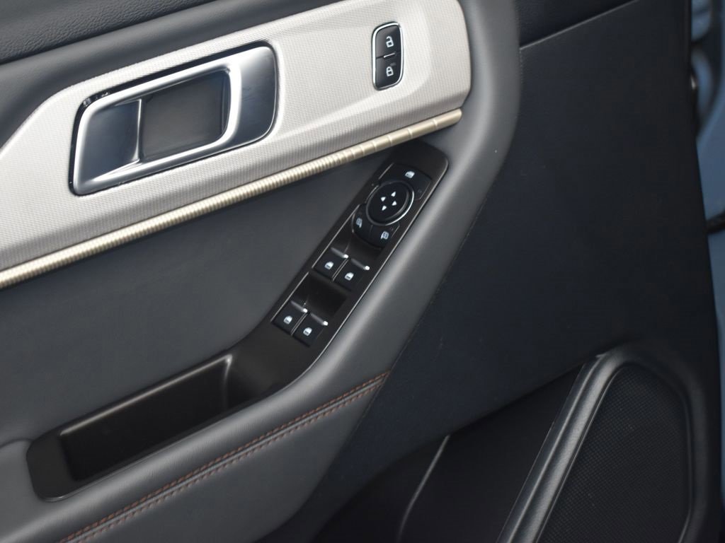 Certified 2025 Ford Explorer Active image 9