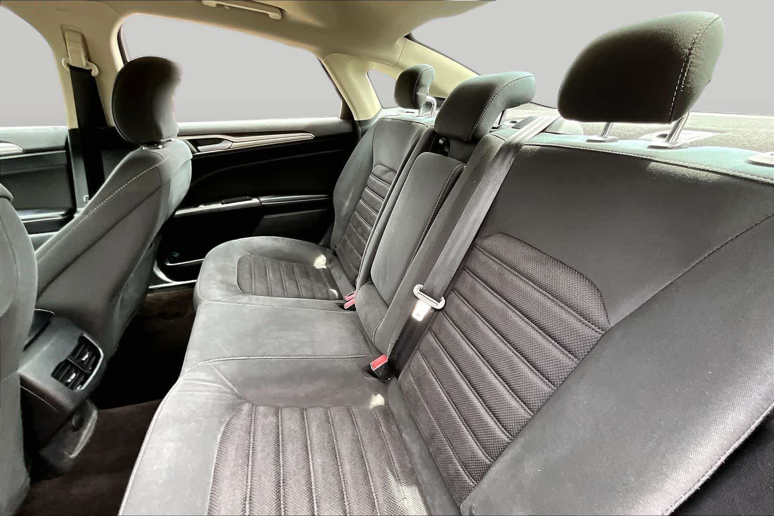 Certified 2019 Ford Fusion SE FWD image 21