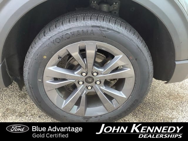 Certified 2023 Ford Explorer XLT w/ Equipment Group 202A AWD/4WD image 40