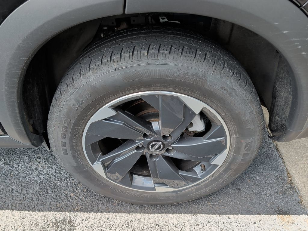 Used 2025 Nissan Rogue SV AWD/4WD image 6