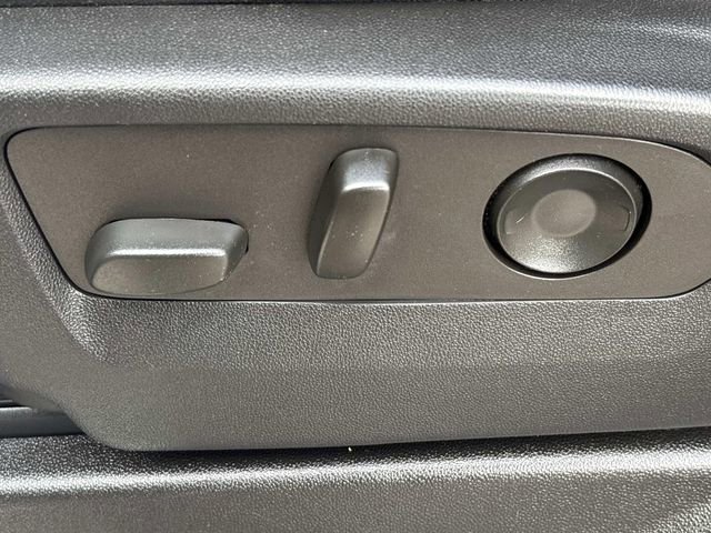 Used 2022 Chevrolet Suburban RST w/ Luxury Package image 28