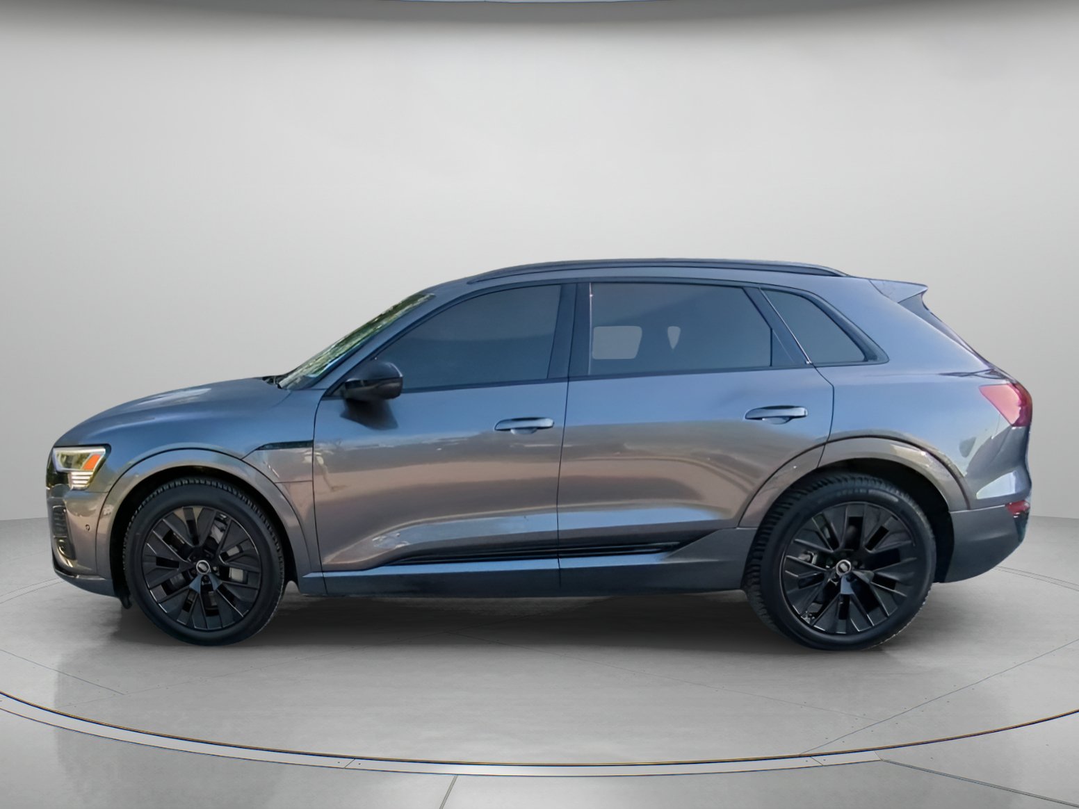 Used 2024 Audi Q8 e-tron Prestige AWD/4WD image 16