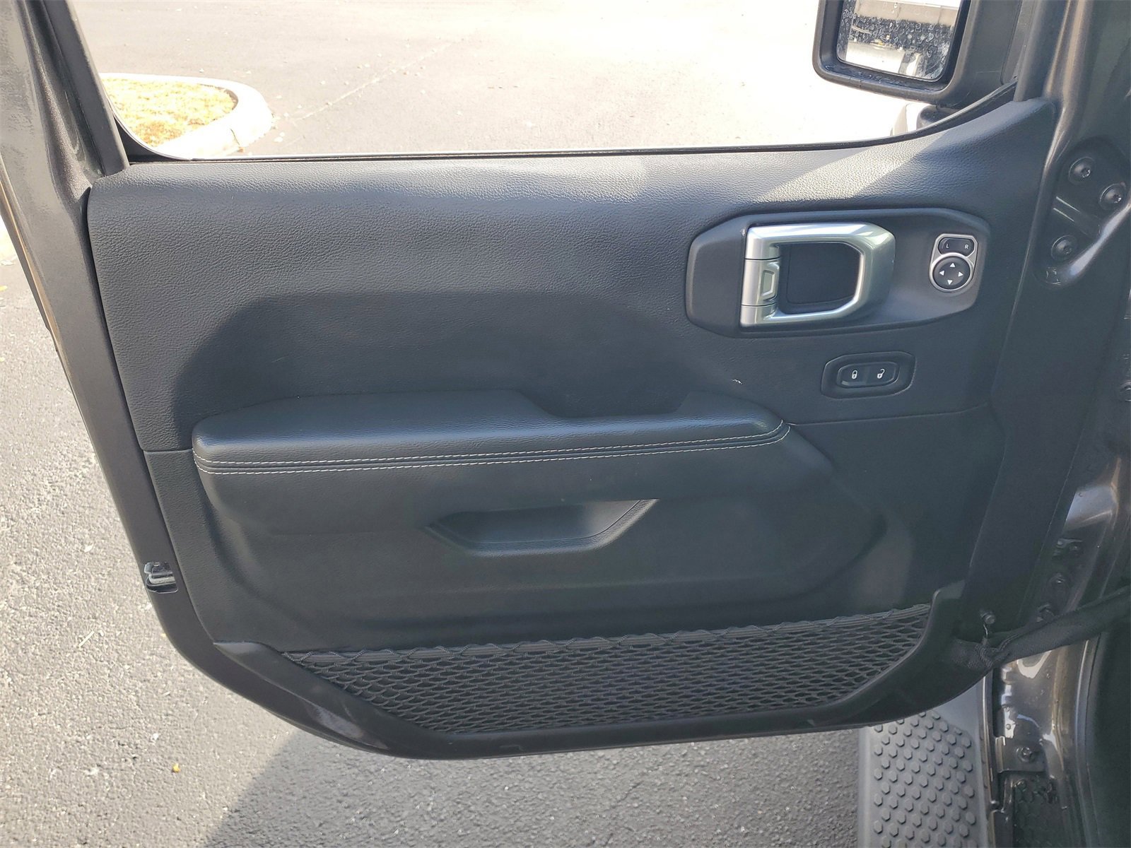 Used 2022 Jeep Wrangler Unlimited Sahara w/ Cold Weather Group image 13