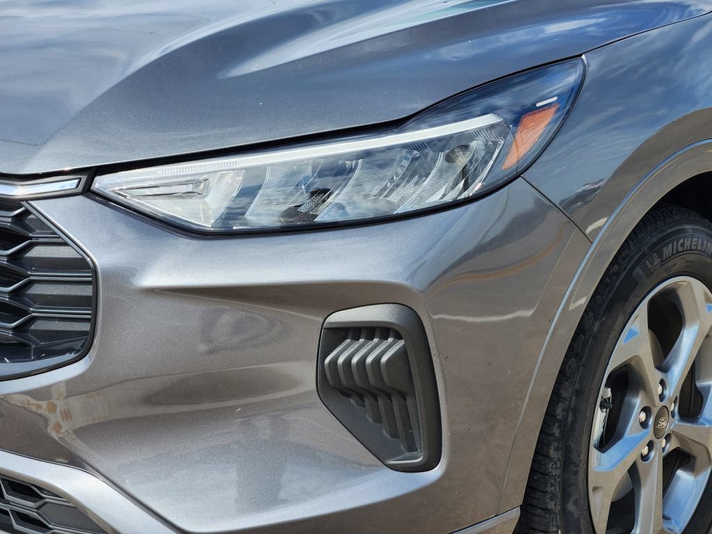 Certified 2023 Ford Escape ST-Line w/ Tech Pack #1 FWD image 10