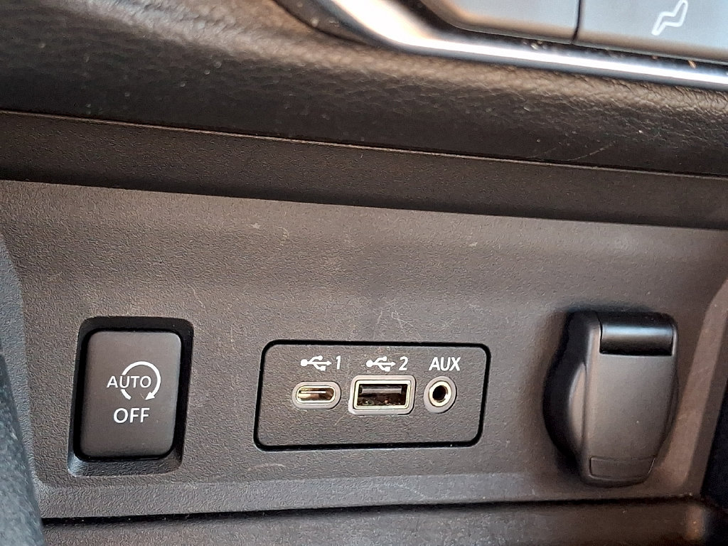 Used 2025 Nissan Sentra SV FWD image 22