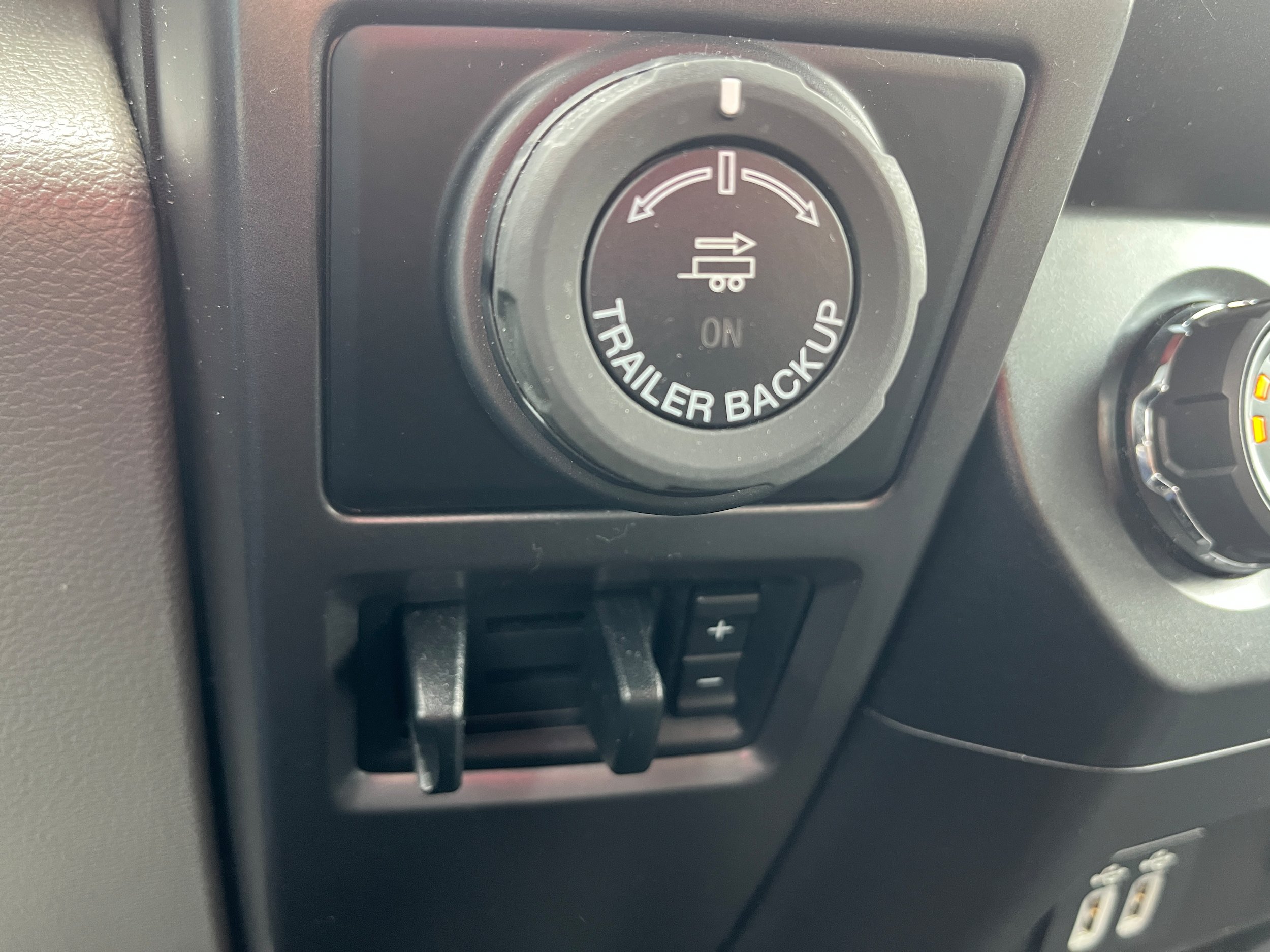 Certified 2019 Ford F150 XLT w/ Equipment Group 302A Luxury AWD/4WD image 17