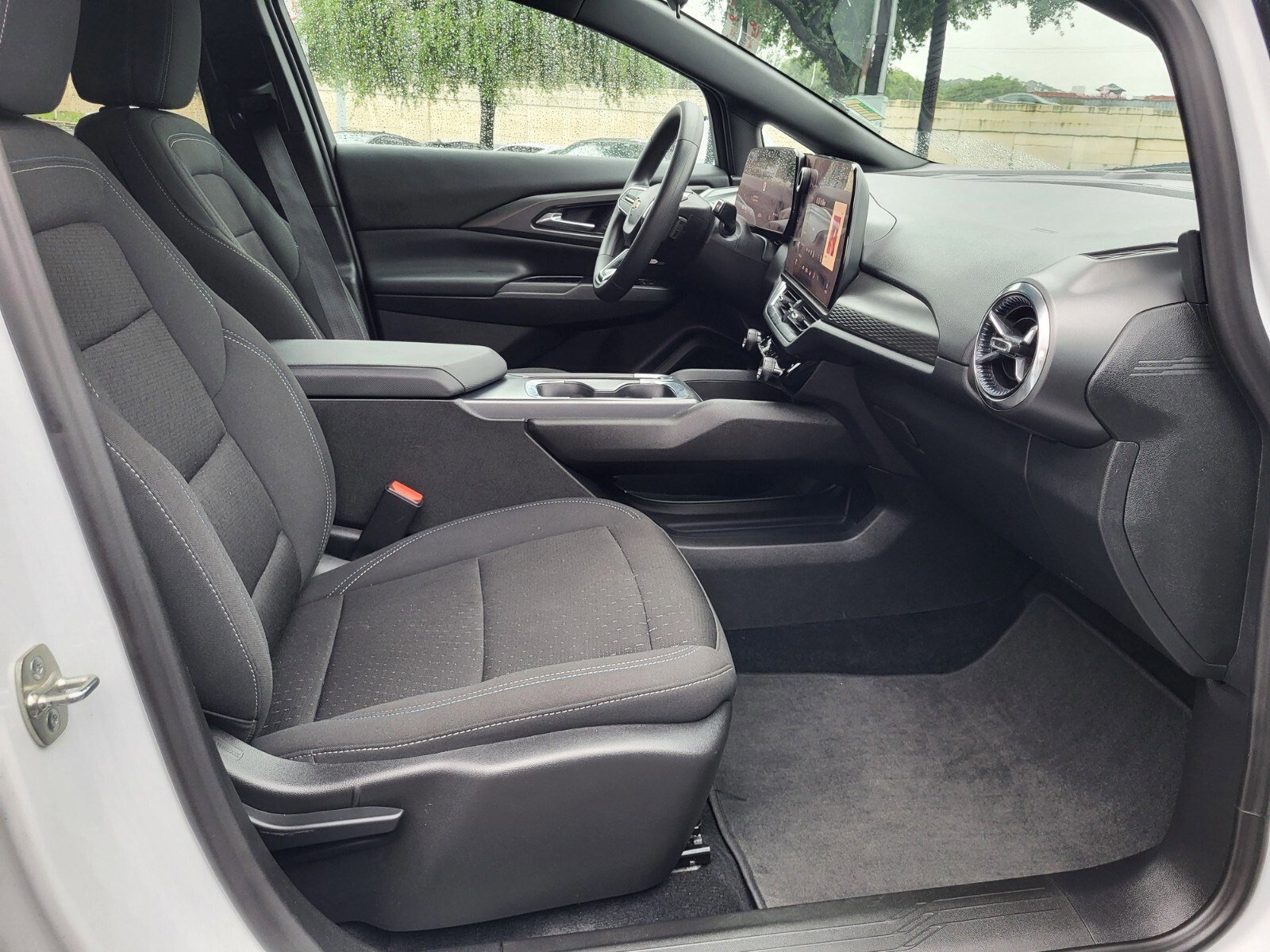 Used 2025 Chevrolet Equinox EV LT image 12