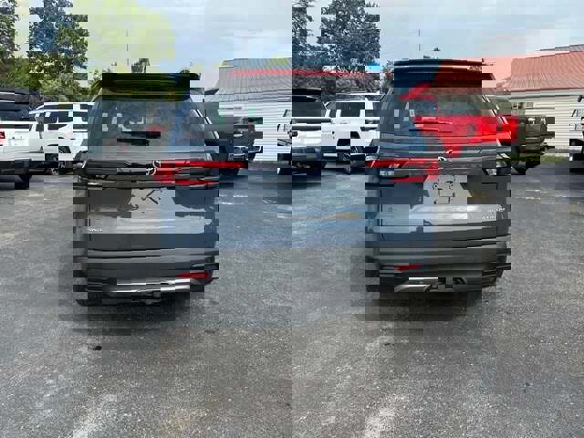 Used 2025 Toyota Grand Highlander AWD image 3