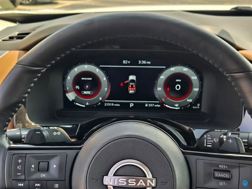 Used 2024 Nissan Pathfinder Platinum image 34