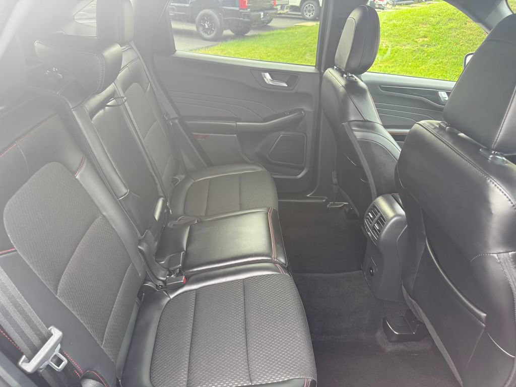 Certified 2025 Ford Escape ST-Line Select AWD/4WD image 19