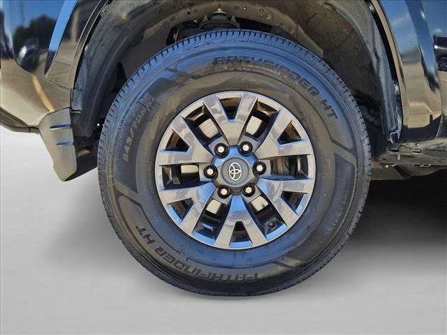 Used 2022 Toyota Tacoma SR5 w/ SR5 Appearance Package (SM) RWD image 22