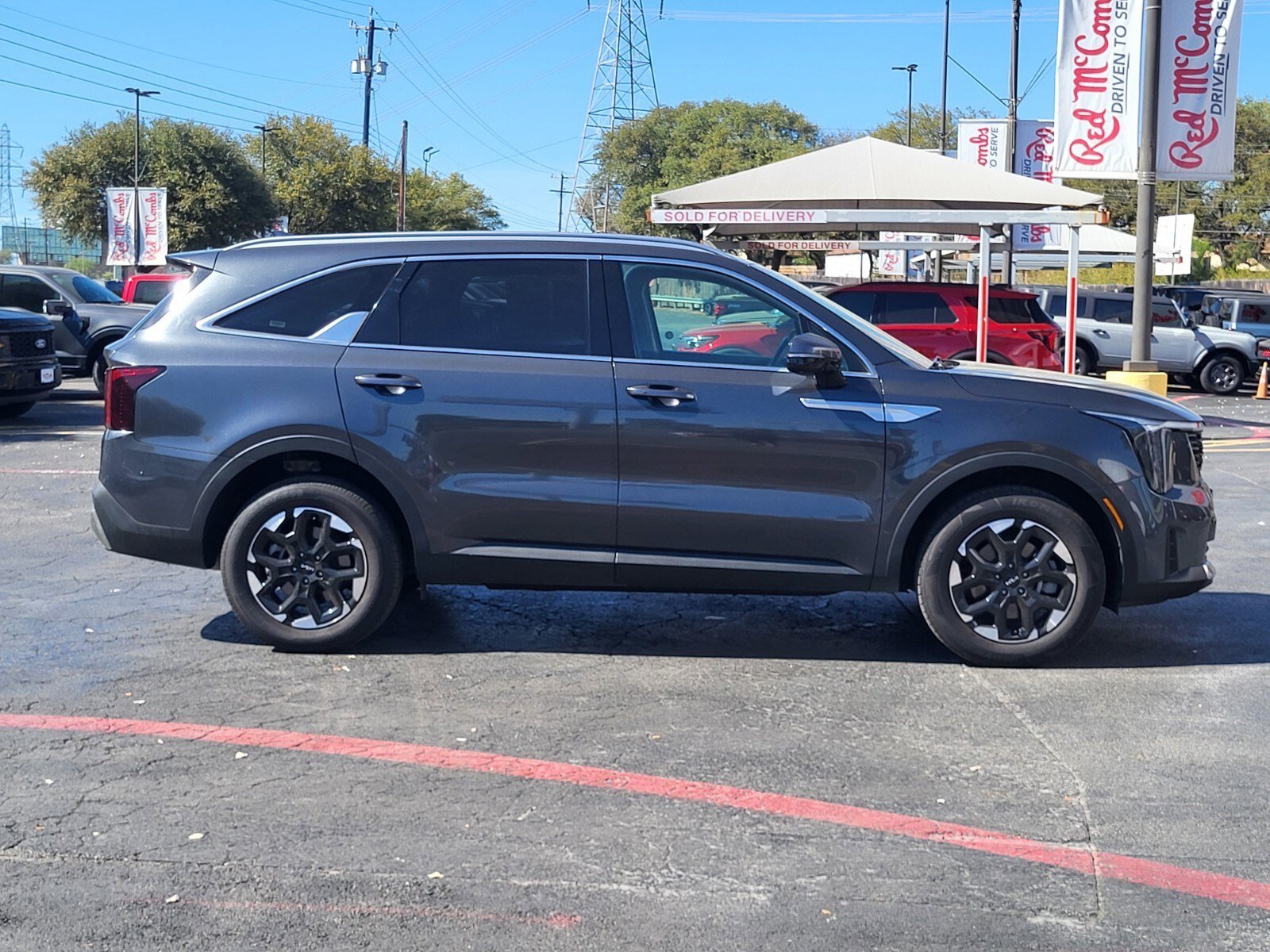 Used 2024 Kia Sorento S image 2