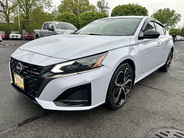 Used 2024 Nissan Altima 2.5 SR w/ SR Premium Package AWD/4WD image 9