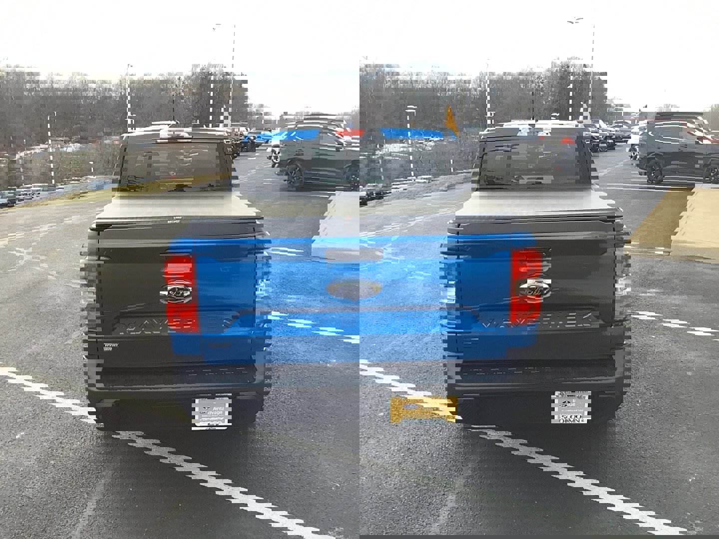 Certified 2022 Ford Maverick XLT image 3