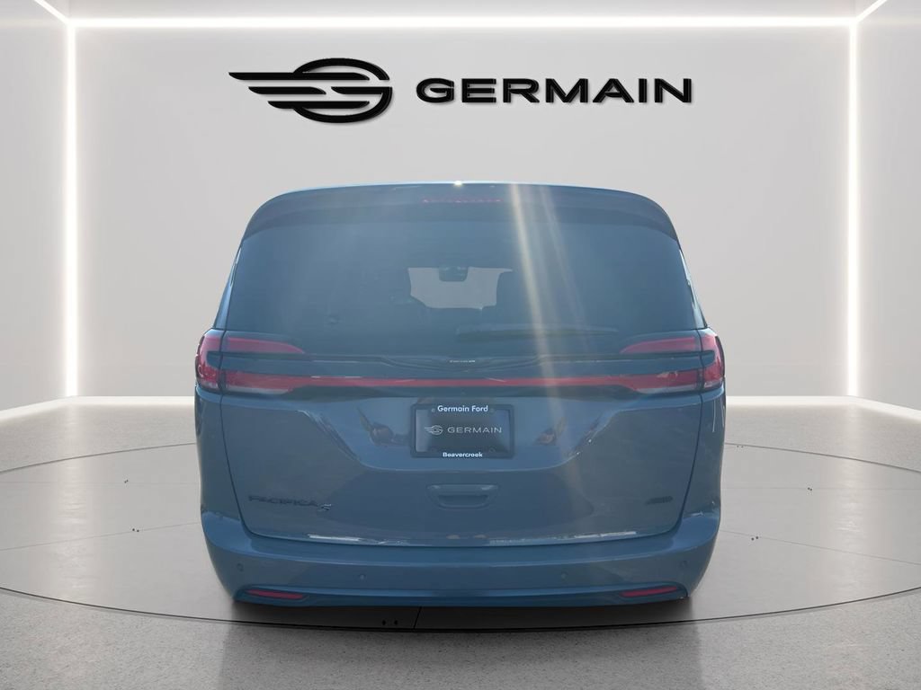 Used 2023 Chrysler Pacifica Touring-L w/ S Appearance Package AWD/4WD image 6