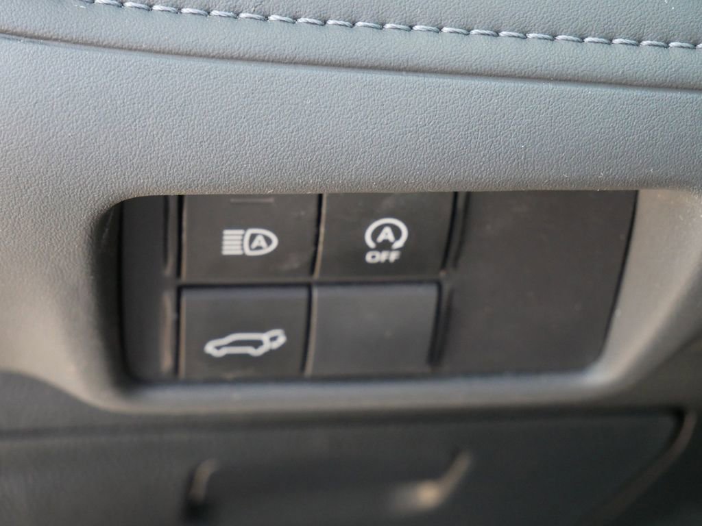 Used 2024 Toyota Highlander LE AWD/4WD image 20