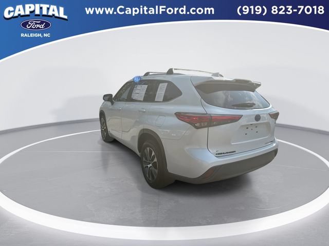 Used 2023 Toyota Highlander XLE AWD/4WD image 6
