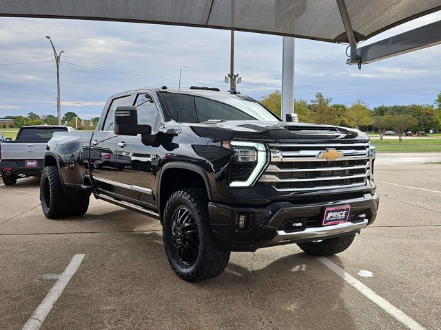 Used 2024 Chevrolet Silverado 3500 High Country w/ High Country Premium Package AWD/4WD image 3
