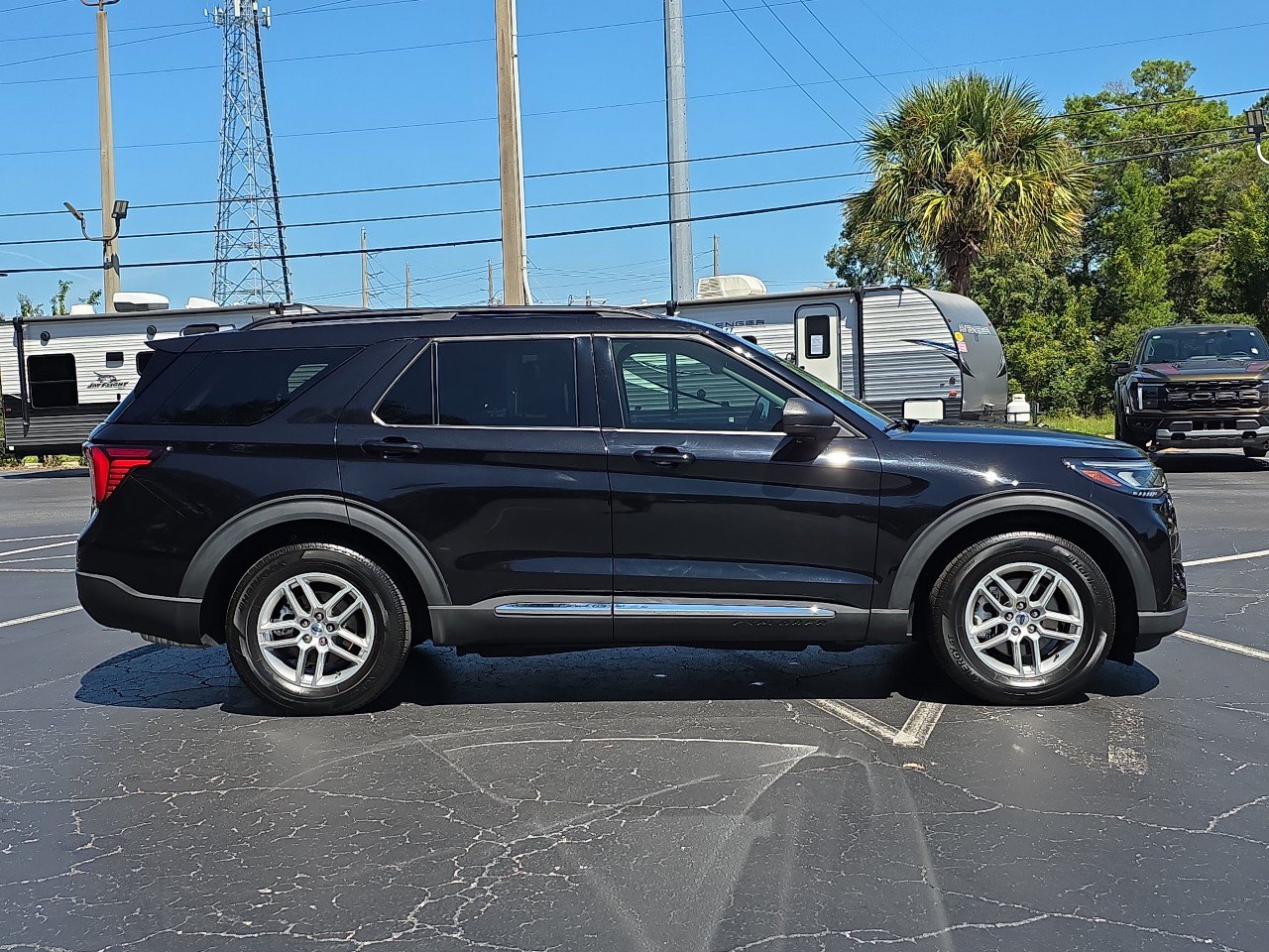 Certified 2025 Ford Explorer Active w/ Active Comfort Package RWD image 8