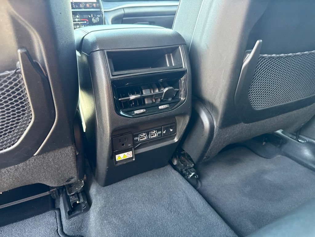 Used 2023 Jeep Grand Cherokee Limited AWD/4WD image 27
