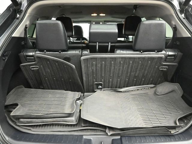 Used 2021 Toyota Highlander XLE AWD/4WD image 24