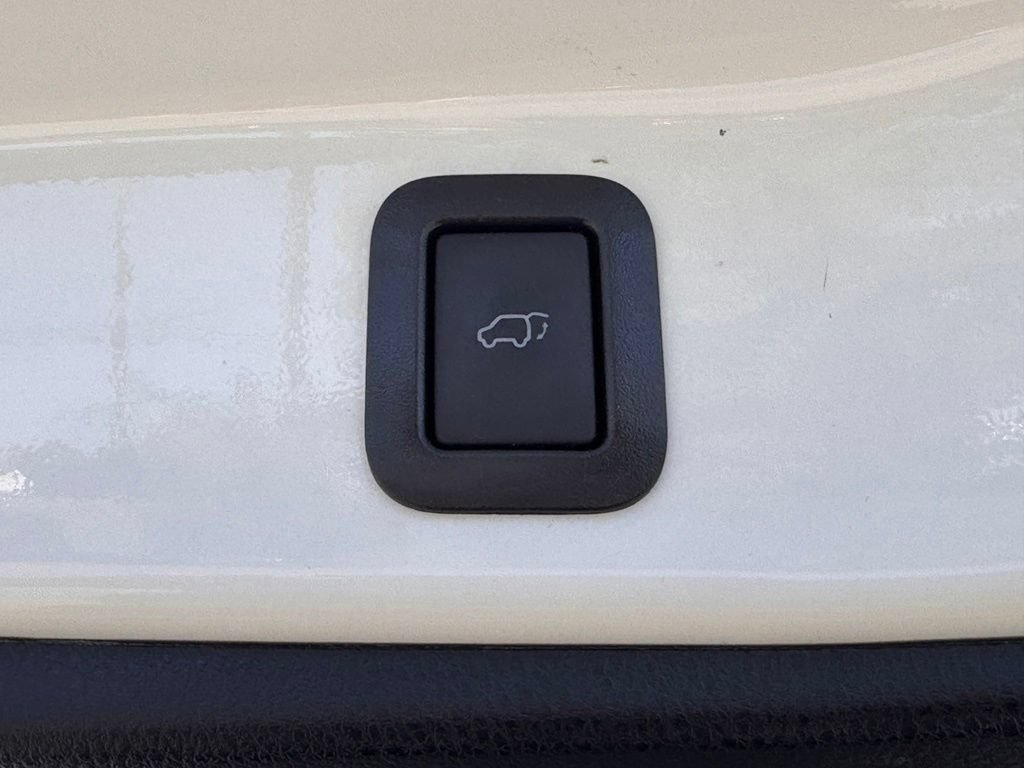 Used 2019 Toyota Highlander SE FWD image 14