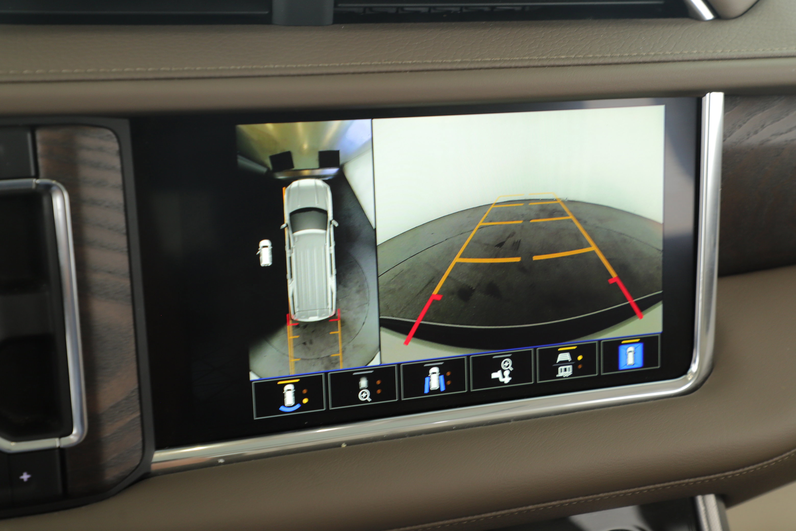 Used 2023 GMC Yukon Denali w/ Max Trailering Package image 15