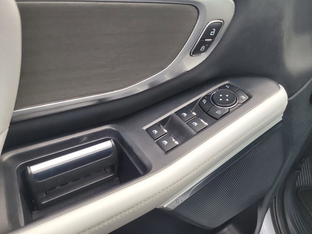 Certified 2025 Ford Expedition Platinum image 18