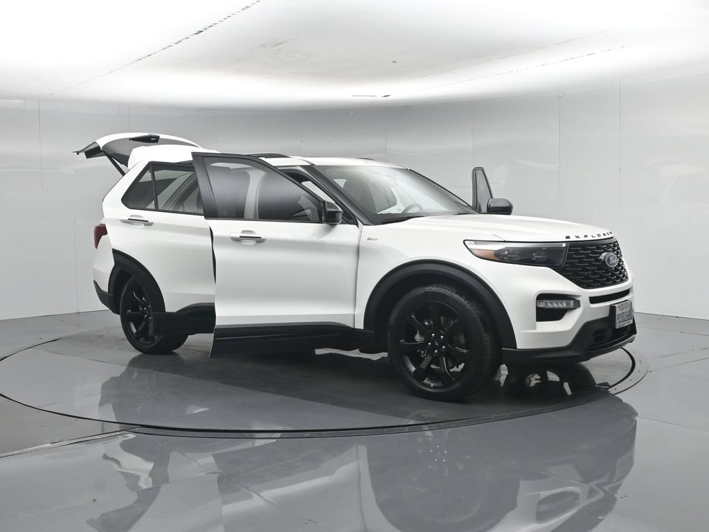 Certified 2024 Ford Explorer ST-Line w/ Class IV Trailer Tow Package RWD image 40
